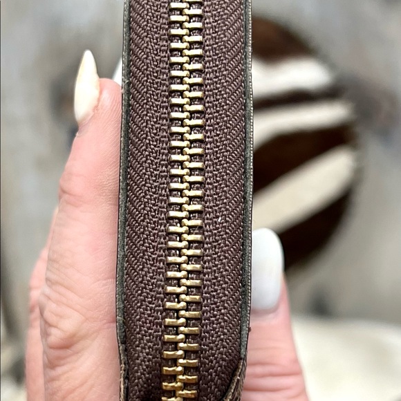 Authentic Louis Vuitton Damier Zippy Wallet - Picture 5 of 8